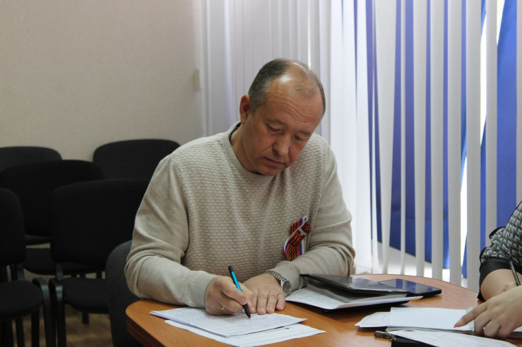Заместитель главы администрации городского округа Горловка Игорь Горбатов провёл приём граждан. Заместитель главы администрации городского округа Горловка Игорь Горбатов провёл приём граждан.