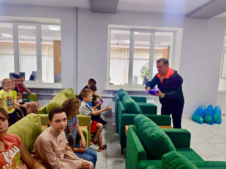 Представители Хакасии посетили социальный центр в Горловке. Представители Хакасии посетили социальный центр в Горловке.