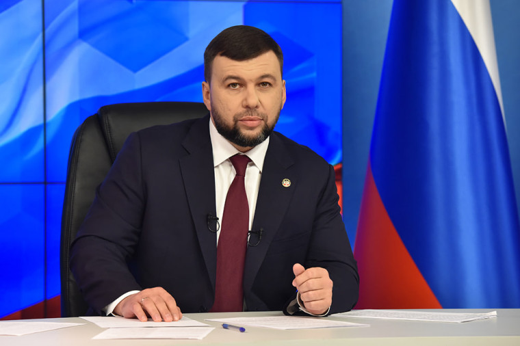 Иван Приходько поздравляет Дениса Пушилина с днем рождения. Иван Приходько поздравляет Дениса Пушилина с днем рождения.
