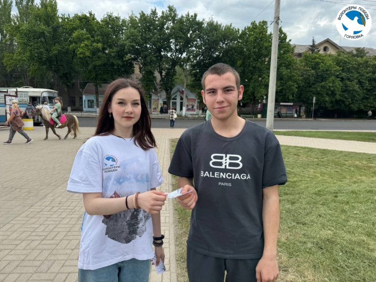 Активисты провели акцию ко дню памяти, умерших от СПИДа. Активисты провели акцию ко дню памяти, умерших от СПИДа.