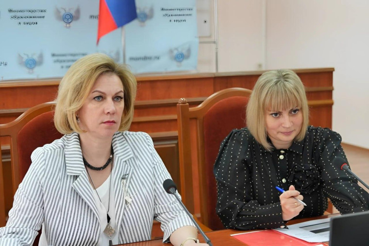 В ДНР обсудили план проведения летней оздоровительной кампании . В ДНР обсудили план проведения летней оздоровительной кампании .